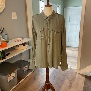Universal Thread Women’s Olive Green Button-Up Shirt XXL